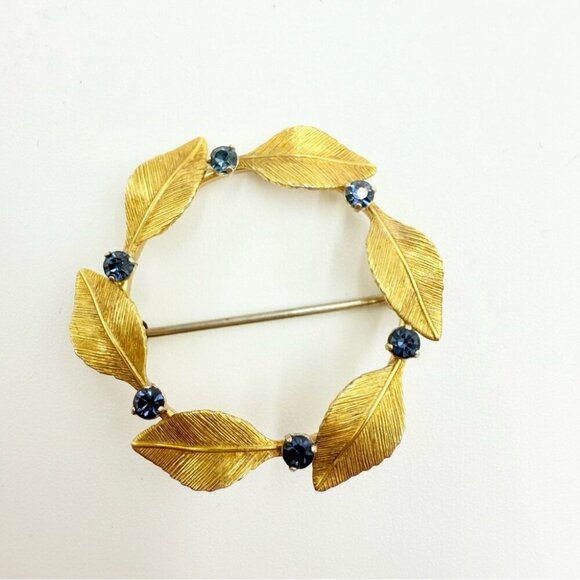 Vintage Krementz 14K Crystal Overlay Wreath Brooch - Picture 5 of 6